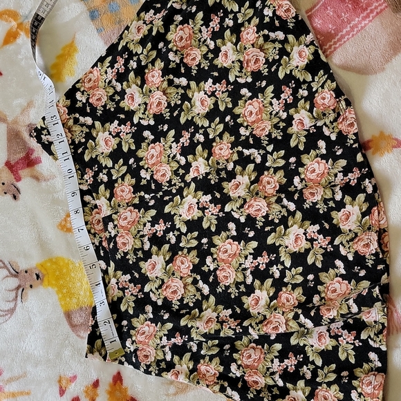 🖤 FLORAL VINTAGE GORGEOUS SAGE CREAM BEIGE TAN BROWN ROSE GRAPHIC SHORT SKIRT - Picture 3 of 5
